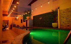 Hotel Cabinas Midey